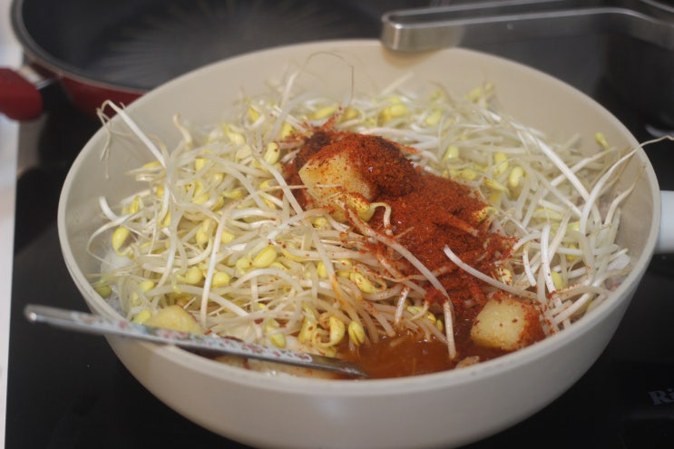  콩나물 돼지고기찜 요리 만들기