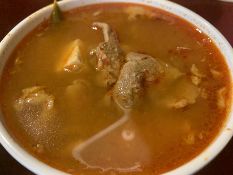  엄마의 손맛이 느껴지는 기름진 김치찌개~