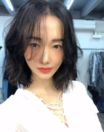 영화 "꽃잎"으로 데뷔를 한 '테크노 여전사' 이정현의 가수 데뷔곡 "와"... 데뷔 당시 모습을 ....