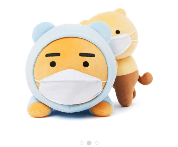  마스크 쓴 춘식이와 라이언 인형