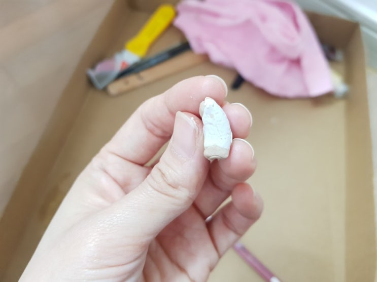  셀프인테리어 in 부산 : 다이소 미라클픽스로 걸레받이 몰딩 깨짐 보수