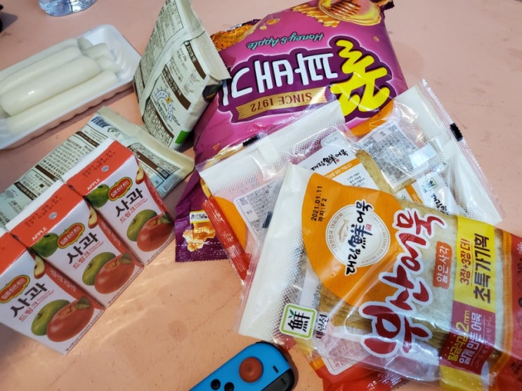  주말알차게놀기 / 닌텐도 스위치 테트리스99 / 어묵우동 / 가래떡 구워먹기 / 꿀꽈배기 /넷플릭스