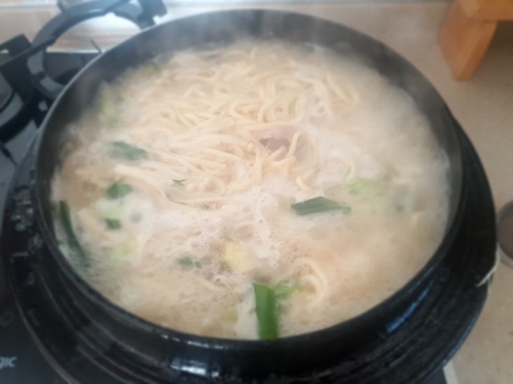  「비쥬얼 깡패, 가마솥 닭칼국수 끓여봤어요」  닭칼국수 만드는 법, 나만의 닭칼국수 레시피 공개