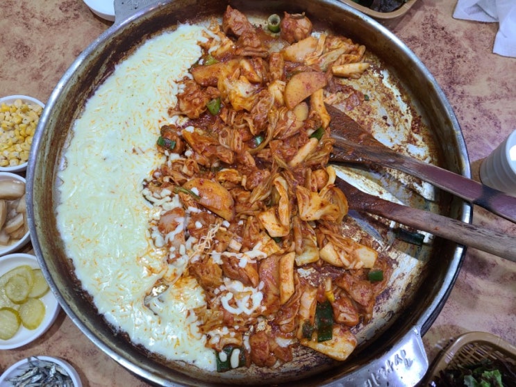  맛과 양이 풍족한 사천맛집  매운춘천닭갈비