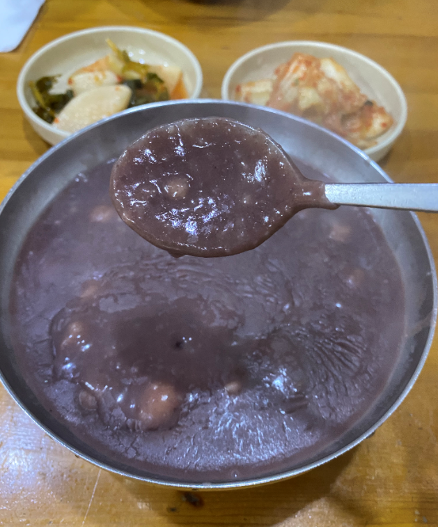  쀼로그 ep.4 신촌 풍년칼국수 팥죽 맛집 탐방기