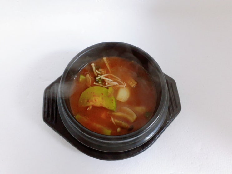  뜨거운 누룽지 한그릇과 단짝친구 된장뚝배기