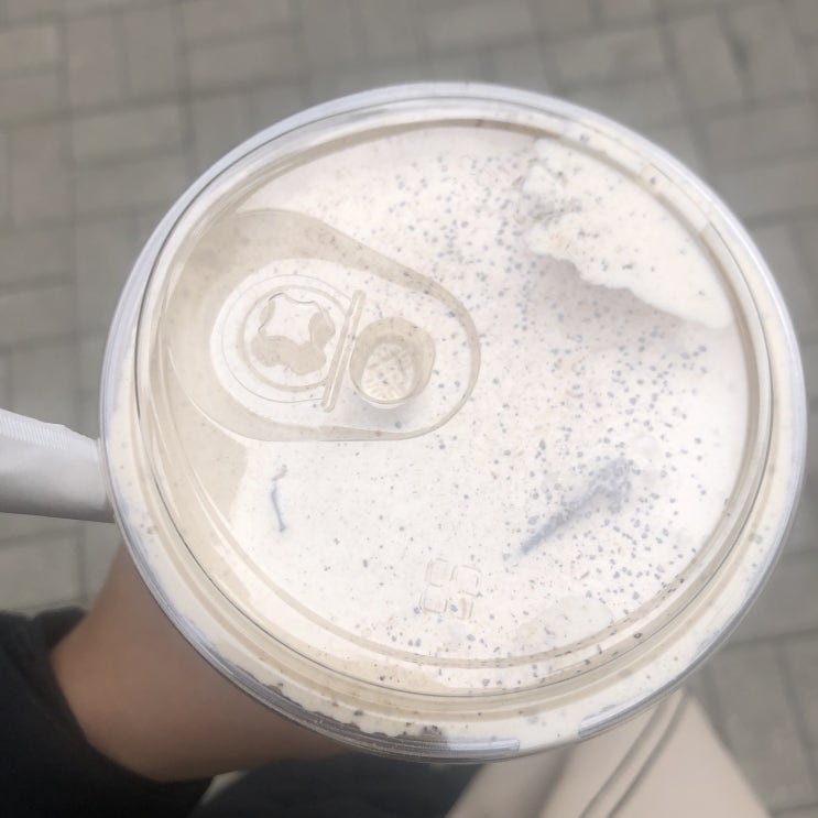  스타벅스 신메뉴 더블에스프레소크림라떼를 먹어보았다. 애기입맛에도 맛있다!