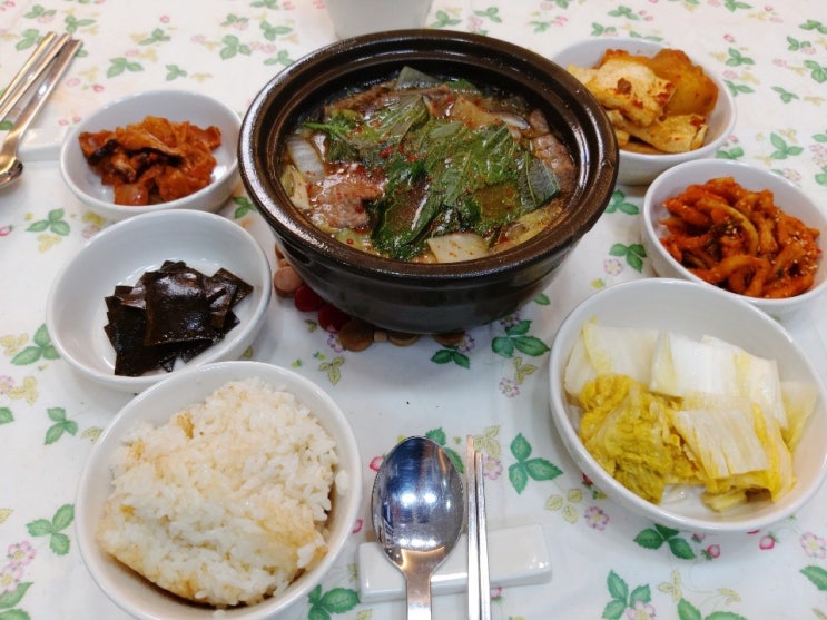  비건채식밥상18 / 잡곡밥, 콩불고기 찌개, 동치미, 김치찜, 다시마조림, 두부늙은호박 조림, 무말랭이 무침