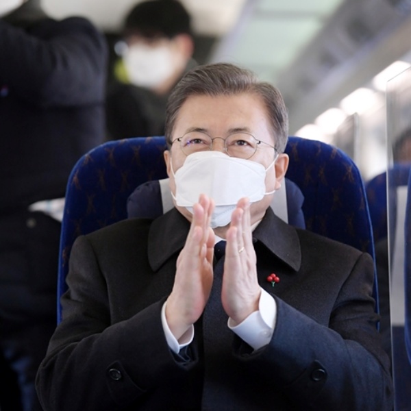  대통령의 거꾸로 쓴 마스크와 행복지수