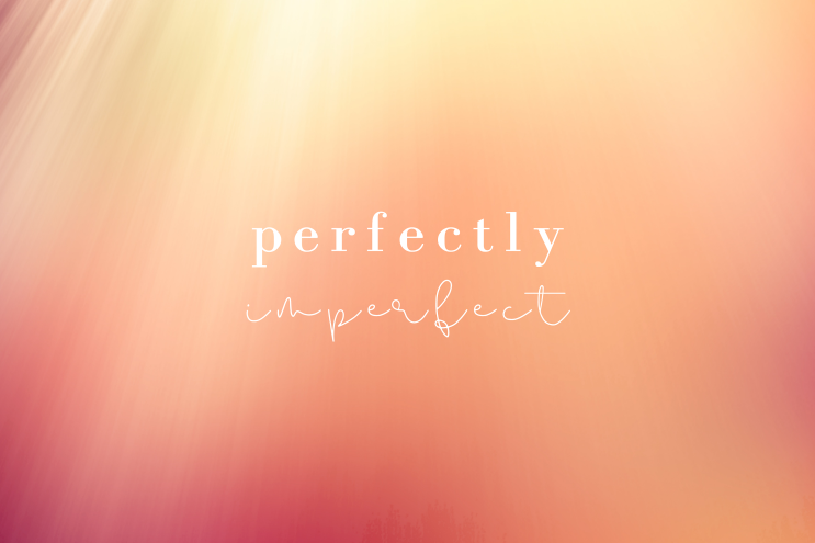  자몽색 그라데이션 라이트 :: "perfectly imperfect 퍼펙트리 임퍼펙트" (4K 깔끔한 영어 문구 컴퓨터 바탕화면)