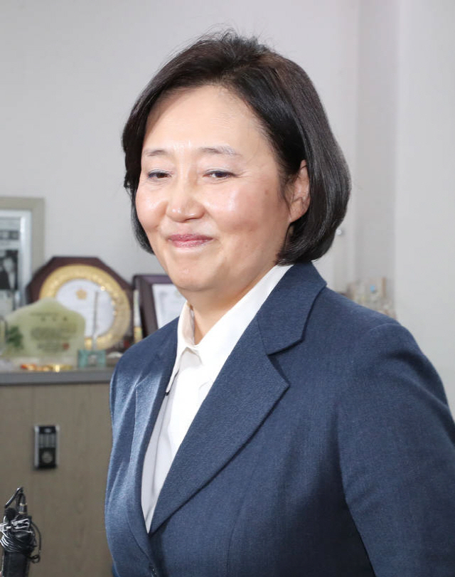 박영선 나이 남편 직업 이원조 변호사 국적 재산 가족 자녀 아들 고향 박영선 나이 남편 직업 이원조 변호사 국적 재산 가족 자녀 아들 고향