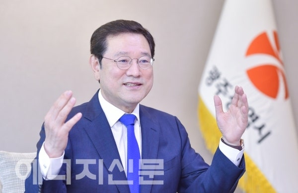 [자치단체장에게 듣는다] 이용섭 광주광역시장