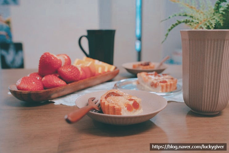 지금 제철인 딸기_고령딸기보다 맛있는 과즙 팡팡 합천 딸기 살구 타르트 콜라보