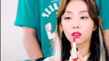 웹드에서 1인2역 하고 있는 러블리즈 지수 웹드에서 1인2역 하고 있는 러블리즈 지수