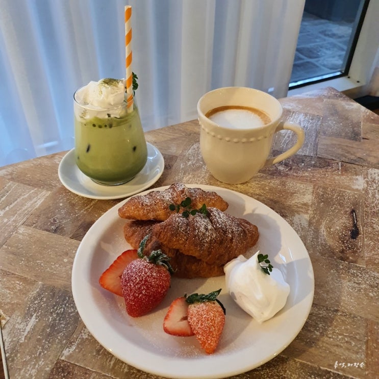  울산 달동 브런치 카페 추천 카페 발코니