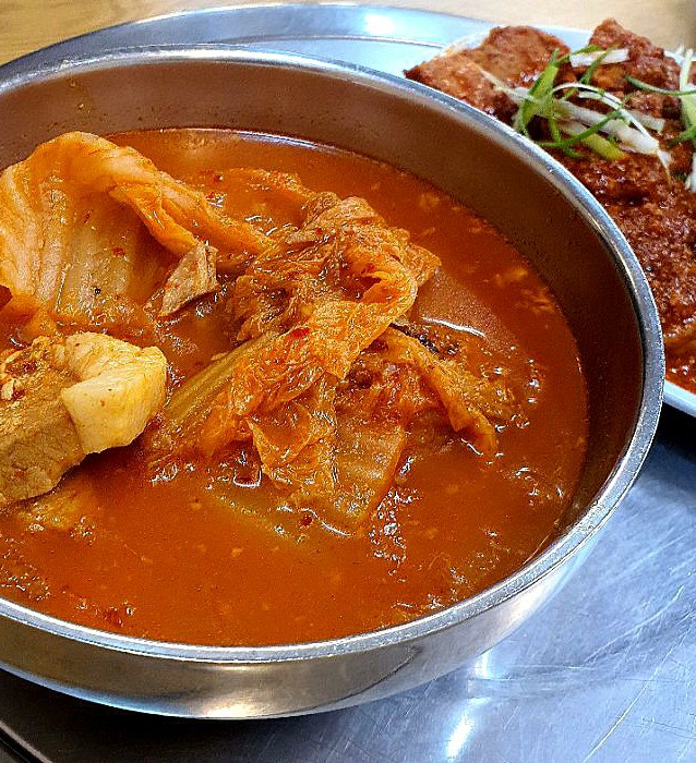  공덕 굴다리식당 김치찌개는 굿 제육볶음은??