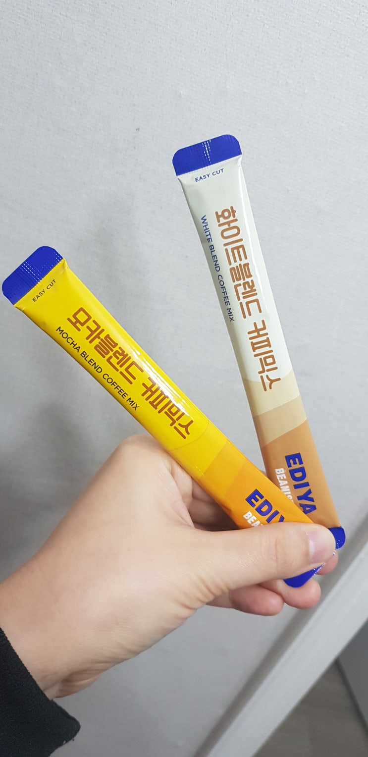  이디야 커피믹스 화이트블렌드 커피전문점에서 만든거라 다르네~