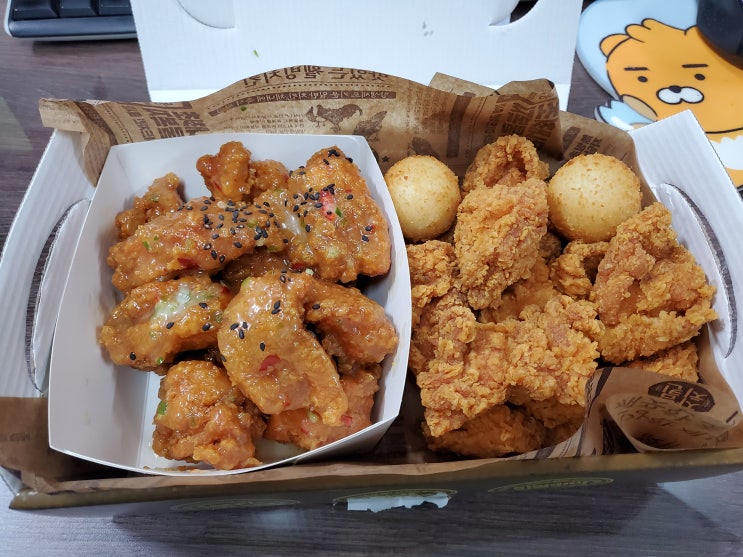  요즘 핫하다는 자담치킨의 맵슐랭치킨 먹어봤습니다.