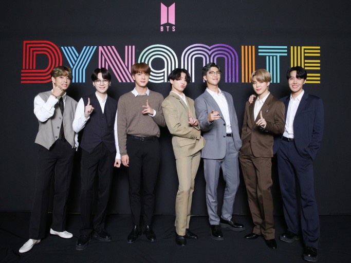  2021년 BTS후보 오른 그래미 어워드 개최 연기