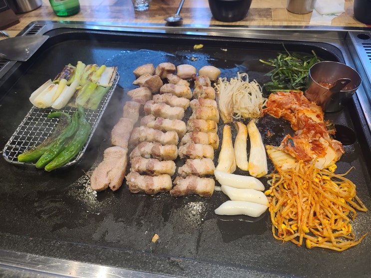  철산역 맛집  돌삼닭 돌판삼겹살 차돌된장찌개