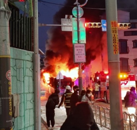  당진 시내버스에서 불...승객 등 전원 대피