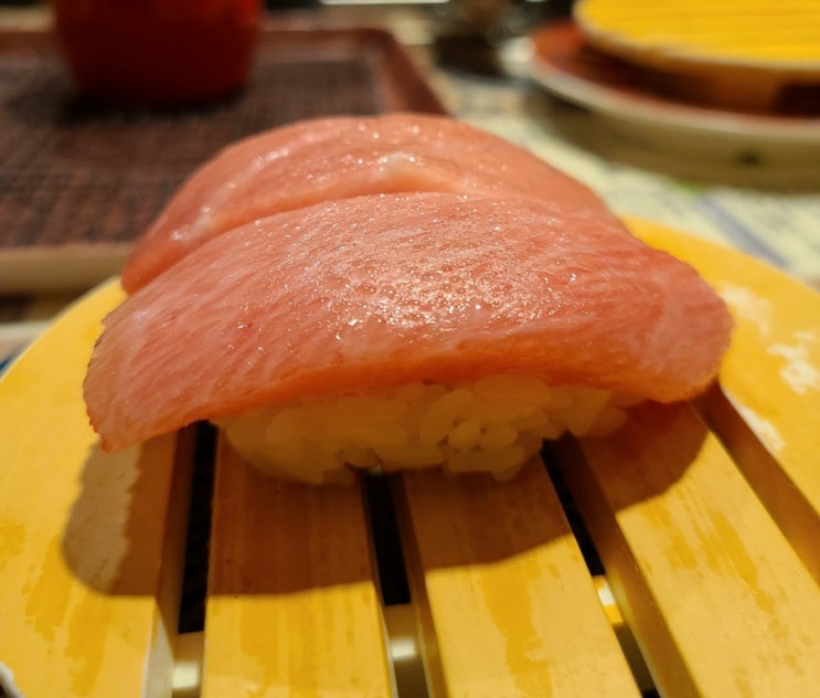 도쿄 KITTE 2단스시 홋카이도 回転すし根室花まる KITTE丸の内店　네무로하나마루스시 마루노우치점