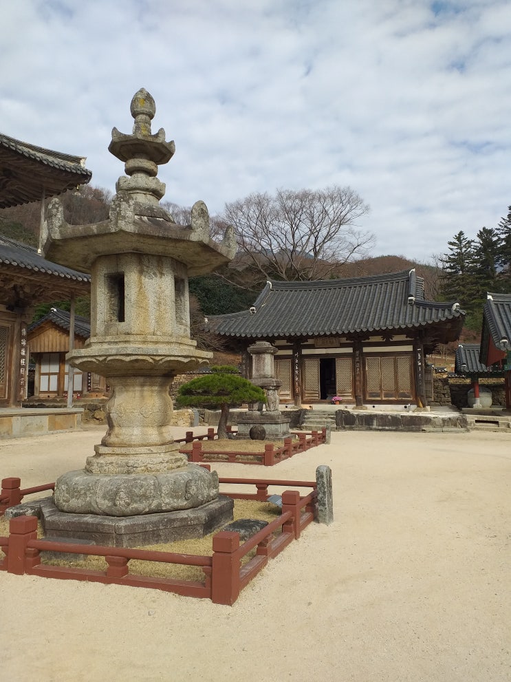  지리산 노고단 자락의 천년고찰.  구례 화엄사(華嚴寺)