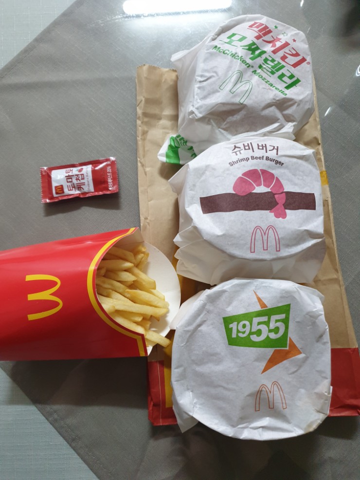 맥도날드 슈비 1955 맥치킨모자렐라 버거 후기
