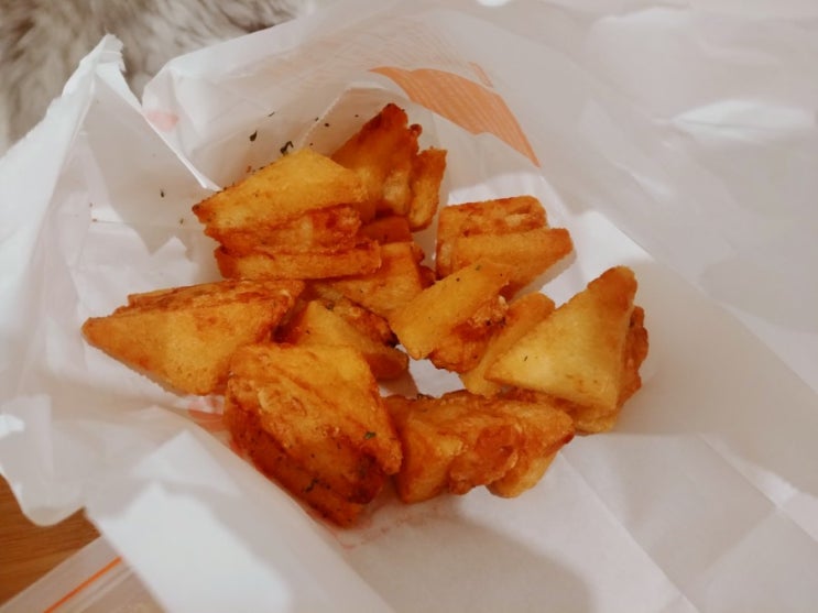 토요일이지만 오늘 먹지도 못하는 전에 먹은 치킨 후기 쓰는 인생 토요일이지만 오늘 먹지도 못하는 전에 먹은 치킨 후기 쓰는 인생