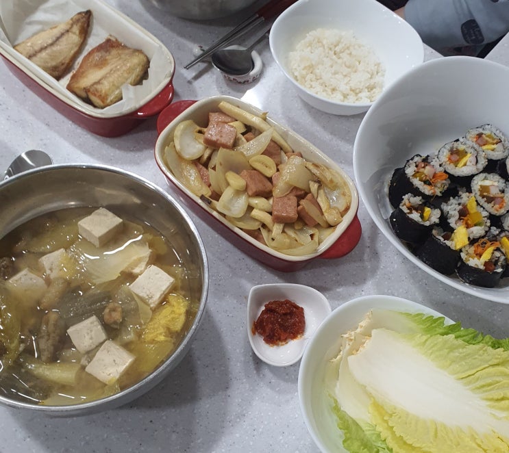  집밥 일기 :: 배추국에 미더덕 넣으니 훨씬 맛나더라구요 반찬추천