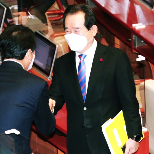  코로나 백신 접종 언제 몇월부터 2월말 집단 면역 정세균 총리 발언 국회 본회의 코로나19 방역 실태 및 백신 수급 상황 긴급현안질문 국산 아스트라제네카