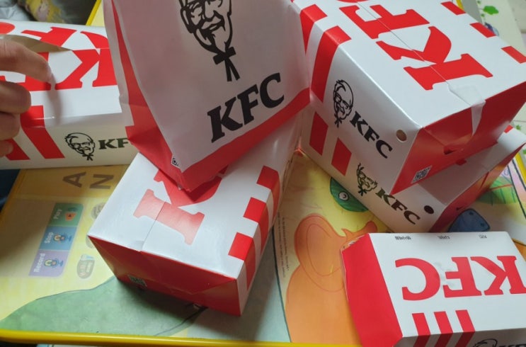  KFC 치킨나이트 1+1 치르르치킨 치르르블랙라벨치킨 차이점