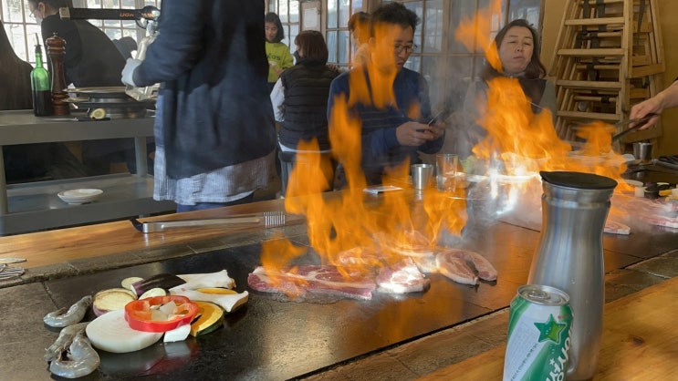 기장 기픈골황토마루 초대형 화려한 돌판에서 구워진 고기맛집