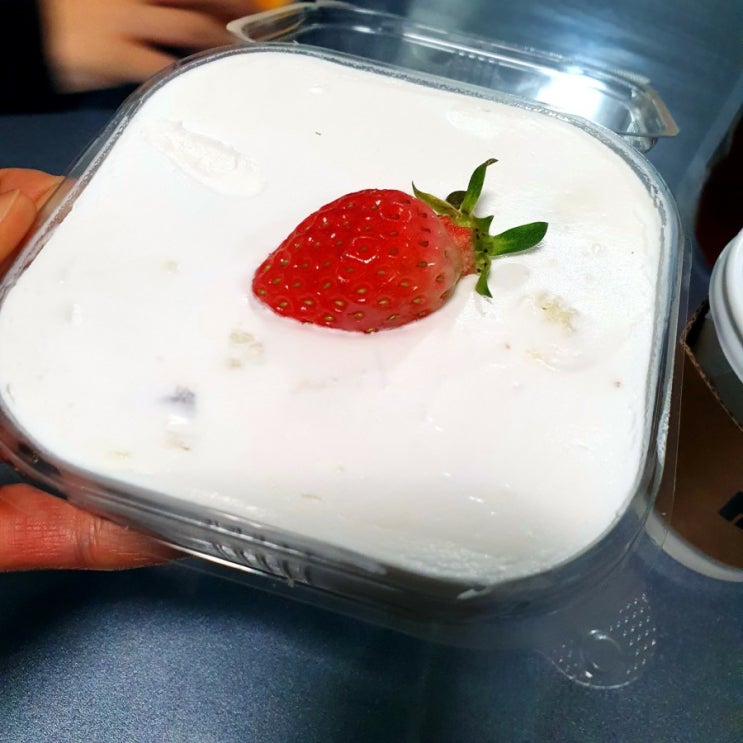 침산동 카페 로지트 침산점, 딸기케이크 꿀맛!