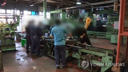 "제 퇴직연금 깨서 회사살릴 방법 없나요"…한 중기 대표 호소 "제 퇴직연금 깨서 회사살릴 방법 없나요"…한 중기 대표 호소