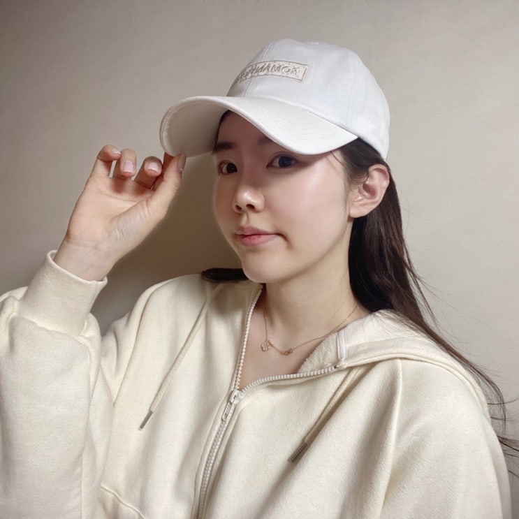  소두모자 프라다 출신 디자이너 ‘로맨티시즘’