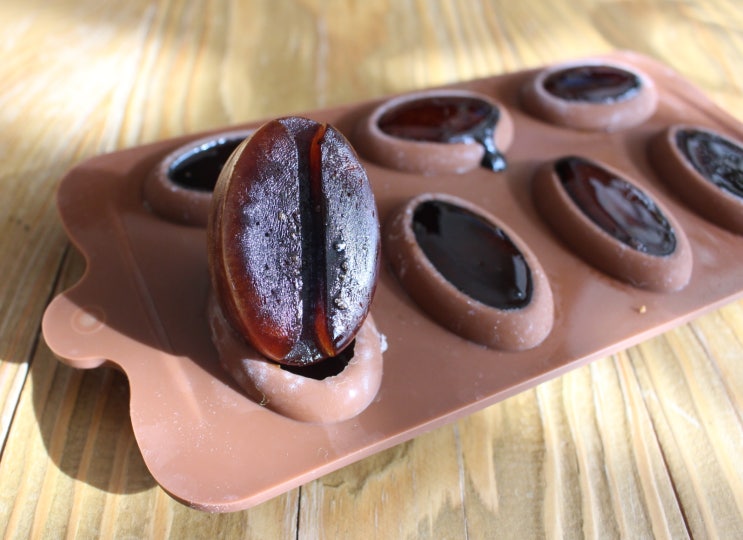  커피콩 실리콘 얼음틀로 메가커피 큐브라떼 만들기