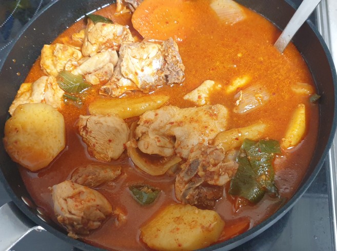 엽떡 닭볶음탕 맛있네? 볶음밥까지 해먹은 후기(엽기떡볶이 맵기, 토핑 추천) 엽떡 닭볶음탕 맛있네? 볶음밥까지 해먹은 후기(엽기떡볶이 맵기, 토핑 추천)