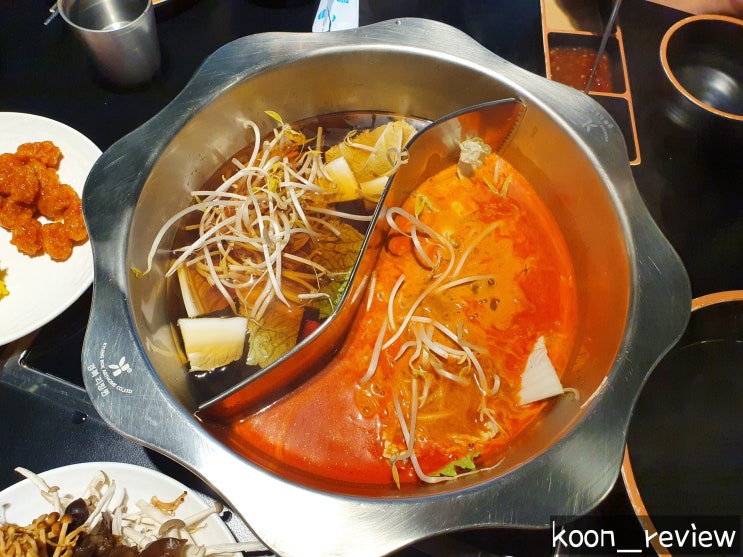 [경상북도 포항] 샤브타쯔, 두 가지 맛의 육수에 무한 리필 샐러드바