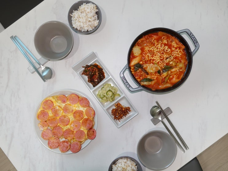  간편식 돌부대찌개밀키트! 맛있었던 신혼밥상