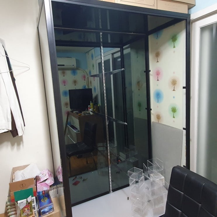  진열장 옮기기 성공...!