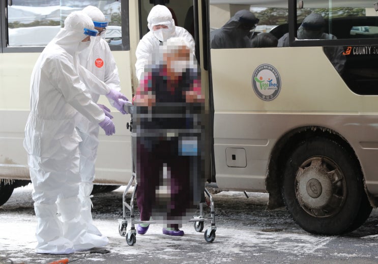 생보와 손보, 코로나 사망 보험금 2배 차이 왜…재해와 질병 생보와 손보, 코로나 사망 보험금 2배 차이 왜…재해와 질병