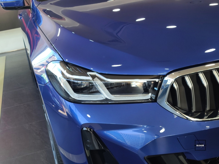  BMW 코오롱모터스 강남전시장 청년비엠의 6GT 리뷰