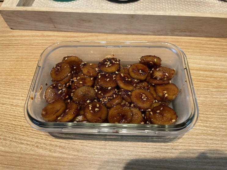  자꾸손이가는 매콤한 우엉조림