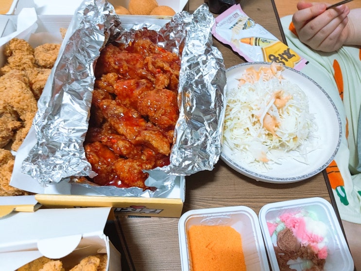  네네치킨 행당점 양념 반 후라이드반 + 네네땅 가격 & 후기