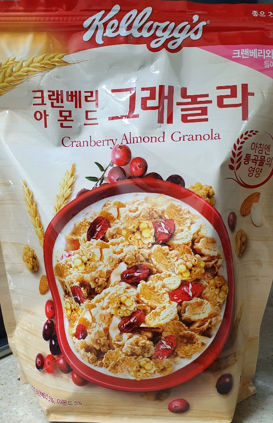  아침은 가볍게 켈로그 그래놀라 시리얼