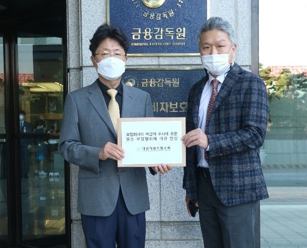 민간보험사들까지 의사들에게 횡포…의사의 고유 권한은 의사들 스스로 지켜야 민간보험사들까지 의사들에게 횡포…의사의 고유 권한은 의사들 스스로 지켜야
