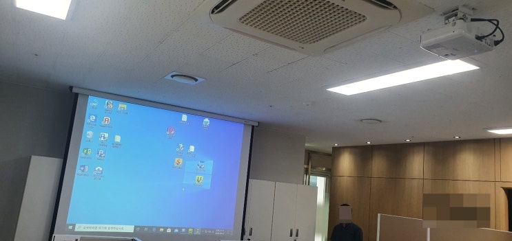  영등포구 신길동 컴퓨터 연결한 사무용빔프로젝터 스크린 설치