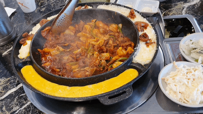  [인천 월미도] 전라도 대왕조개구이랑 칼국수 / 로봇이 서빙하는 맛집 - 달쭈꾸미 우쭈식량