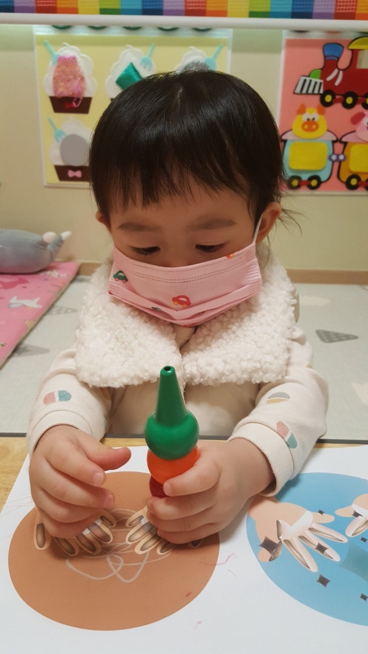  로아 어린이집 일상 - 크레파스 놀이와 눈구경